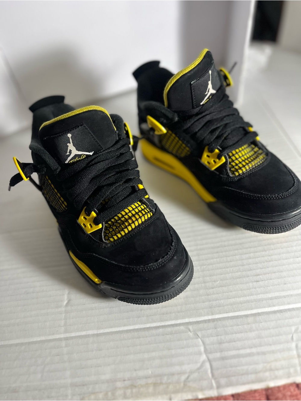 Air Jordan 4 Retro size 5.5 youth